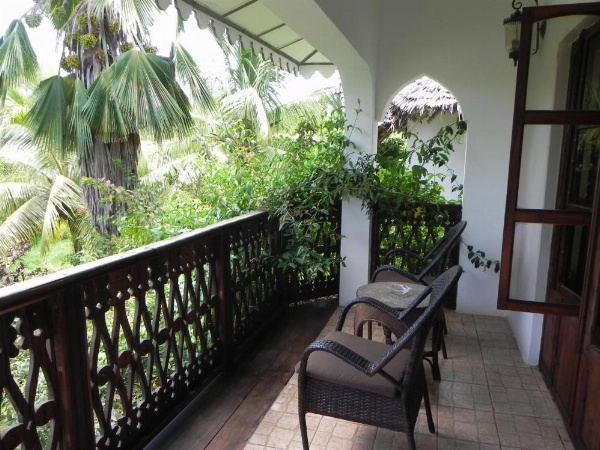 Langi Langi Beach Bungalows image 15