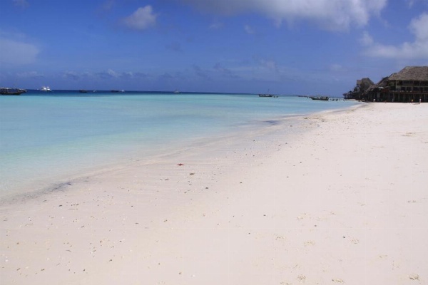 Langi Langi Beach Bungalows image 8